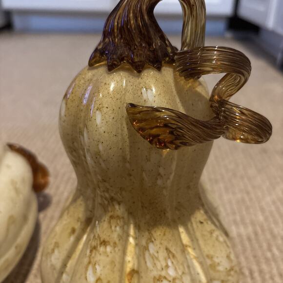 2 Hand Blown Art Glass Pumpkins High Quality - Nice Swirls with vines - Picture 7 of 9
